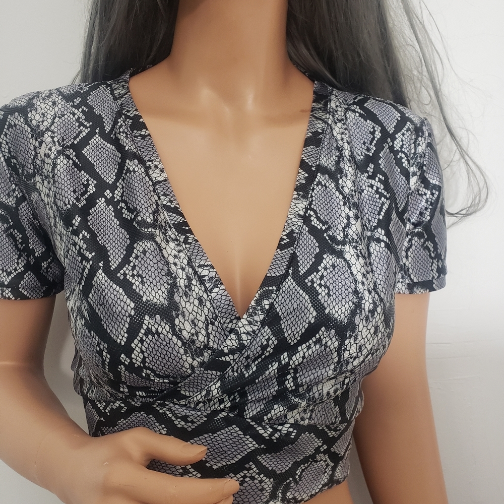 Sneak skin crop top